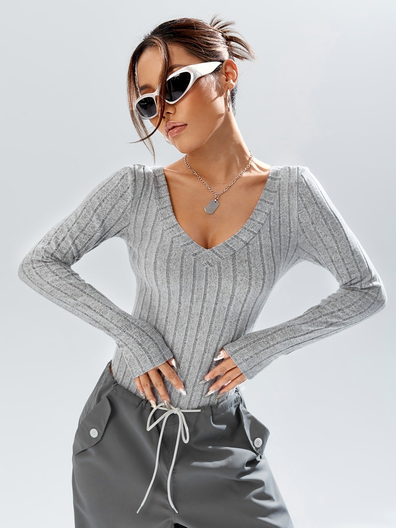 Solid color deep V neck chest-baring striped long sleeves